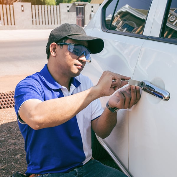 ofrecemos servicios de cerrajería de autos las 24 horas del día, los 7 días de la semana